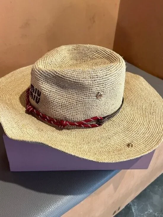 Miu Miu Women's Elegant Beige Straw Hat with Striking Red Bow - Picture 6 of 6